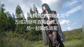 真实夫妻找刺激约单男一起玩3P，骚逼老婆伺候两根鸡巴口交练得棒棒哒，被两男轮流抽插骚逼都快被干肿了