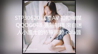 继姐妹假装是处女，给我带来了一个巨大的继母假阳具