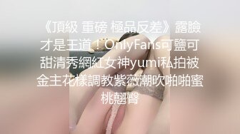 小哥按摩店专玩老阿姨，享受老骚货的按摩服务撩骚，谈好价钱就开搞，吃奶抠逼直接在按摩床上各种爆草刺激