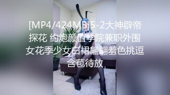 在熟女人妻家里肏屄前震动棒自慰