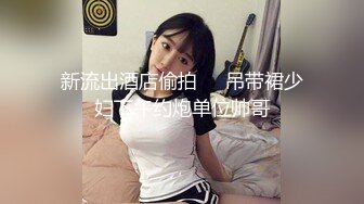 跪着的小母狗给主人深喉