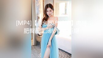 办公室跳蛋调教清纯碎花裙女神震的小穴不停流水，掀起裙子直接办公桌前后入！顶级反差尤物，清纯气质不要太反差