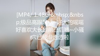 骚气苗条长发少妇一字马道具自慰秀 床上近距离特写道具JJ抽插手指扣逼 很是诱惑喜欢不要错过