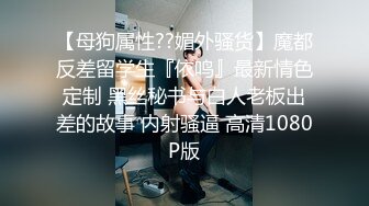 穿着衣服跪在床上被干