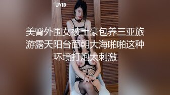 [MP4/ 605M] 很有韵味笑起来甜美少妇约炮眼镜胖男，开档黑丝高跟鞋自摸掰穴，舔屌深喉上位骑乘自己动