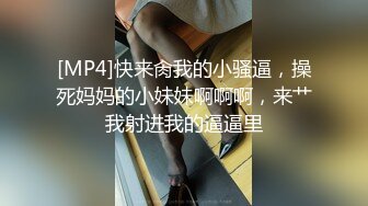 兄弟俩KTV出重金，把高颜值极品房公主带走开房玩3P，上下洞双开，美女欲仙欲死享受着