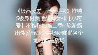 高颜值小妖家中展示身材