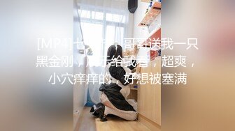 富婆穿高叉泳衣与健身教练激情啪啪