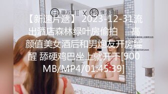 10月新流出手持厕拍熊学生潜入高校女厕偷拍学妹尿尿表演结束后的舞蹈美女脱光光尿尿