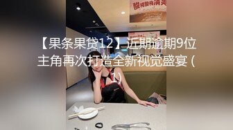 穿着宽松白衣的清秀小姐姐韵味很迷人，大长腿笔直白嫩，精致乳房销魂表情看的欲火沸腾啃吸啪啪猛力操