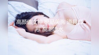 [MP4/ 676M] 猥琐小哥迷翻漂亮的小女友找来朋友一起来玩3P