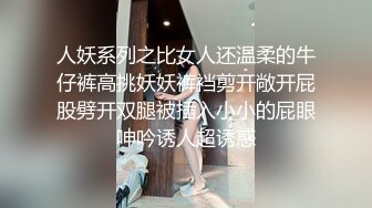 【新片速遞】重口味SM苗条女孩性虐玩捆绑双腿绑住床上阴户露出毛刷刺激鲍鱼抽打后背就是痛并兴奋着[MP4/218MB/13:58]