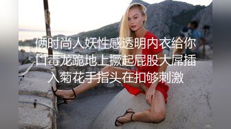 娇小可爱眼镜妹