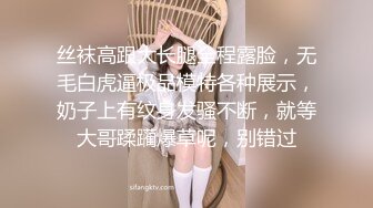 姐姐介绍的女友还蛮漂亮，风情娇羞，喜欢她含情脉脉的眼睛，精心吸舔爱抚肉棒！