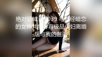 健身房换衣间，外面人声不断，极品女神胴体满分，挑逗发骚不断