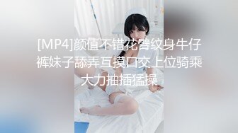 超美淫妻『完美女孩』3P群P淫乱派对二 淫妻3洞同时容纳3根肉棒 (1)