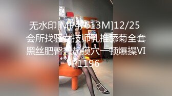 极品少妇女上位虎穴深入无套吞大屌，龟头好大，摩擦阴蒂和外阴，玩三P1