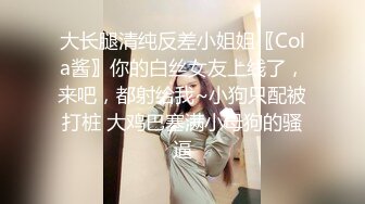 -丰满肥臀大骚妻一边骑乘单男 一边舔老公的鸡巴 老公在后面使劲推动臀部 场面刺激