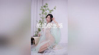 《最新流出顶级绿帽》高颜模特身材气质网红女神【总在你背后TK】露脸淫乱私拍，女神调教成母狗给黄毛兄弟一起肏3P