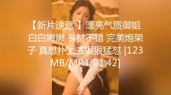 《震撼精品分享》露脸才是王道！火爆平台的推特网红【龙猫夫妇】最新私拍，露出女女野战调教紫薇啪啪阴环全身纹野性十足