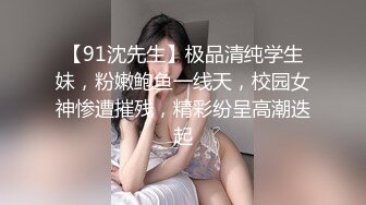 小奶狗面无表情任凭主人玩弄抽插