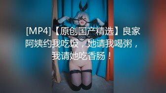 厕所TP极品美女模特到洗手间嘘嘘和换游装