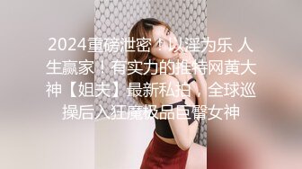 女主播直播玩游戏玩输了受惩罚 被对方拿拖鞋打逼 看着都疼