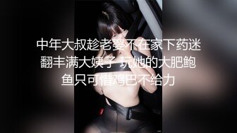 翘臀少妇背着老公玩3p