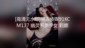 月新流出私房大神极品收藏商场女厕全景后拍系列红衣美女撅起牛仔裤尿尿无水印原版