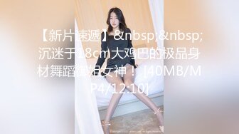 风骚小少妇露脸近距离让小哥玩逼给狼友看，扩阴器撑开看子宫，筷子往里捅，多道具抽插玩弄尿尿给你看好骚啊[