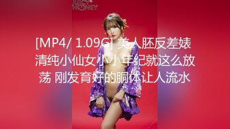 校花级漂亮妹子跑到暗恋男人的家里，看着制服大长腿嫩嫩肉体娇美容颜啪啪猛操