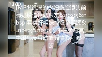 22岁哺乳期小少妇，露脸颜值可爱性感的大奶子，为了生活直播赚外快，抠逼玩弄酒瓶抽插，淫水很多挤奶水刺激