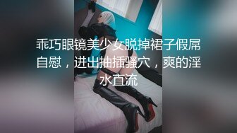 放荡女进来的一瞬间就高潮