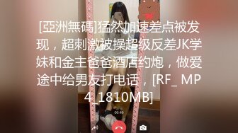 用羽毛挠老婆骚逼