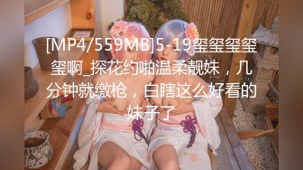 【新片速遞】 大奶肥臀风骚少妇黑丝诱惑，埋首在小哥的两腿间温柔的舔弄大鸡巴，让小哥各种爆草抽插浪荡呻吟干射了陪狼友[353MB/MP4/28:54]