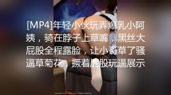 女神阿朱被关在厕所