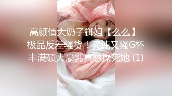 风骚小少妇全程露脸打着电话给光头哥舔鸡巴，扩阴器把逼逼撑开拿注射器往逼里灌药，特写给狼友看AV棒自慰