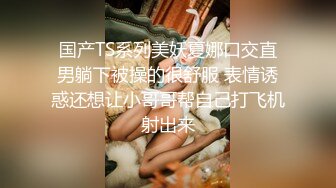 约炮良家少妇，偷偷去她家里身体沟通啪啪，一顿爆操，叫床得好大声,叫我射的时候一定要拔出来全射肚皮上了！射完还要吃鸡鸡！