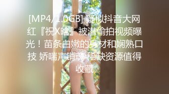 [MP4/ 922M] 打扮的很时尚，卷发女神美少妇，道具自慰，逼逼很干净，掰穴插入自慰器