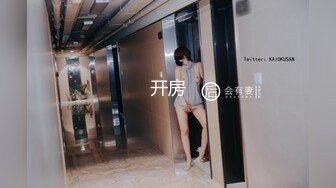 时尚性感高挑女神妹子，白色T恤超短裙胸部鼓胀饱满，白嫩笔直美腿，销魂黑丝欲望沸腾三人行前后夹击猛搞