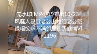 cd 元气少女鹿：好几天没去露出啦，这次专门找了个比较亮的路口，身后一直有骑士们经过，河边遛弯的两个大爷