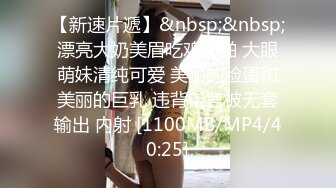 美女一脸饥渴的跪舔有钱富二代