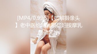 洗澡偷拍表姐家三仙女来家留宿一晚（之大仙女）小伙子热心的带表姐来浴室洗澡,还教她怎么把门反锁