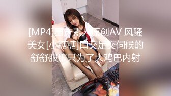 长腿反_差婊草莓穆斯塔户外极限露出3P无视被路人看见 (2)