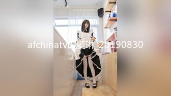 合租房门缝偷窥对门的美女换衣服奶子又白又大身材还真不错