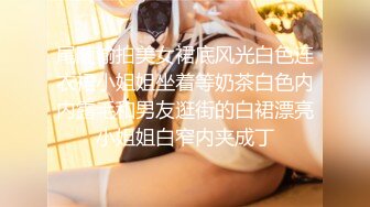 越南骚浪反差妹「Miuzxc」后妈不小心撞见在自慰的儿子，第一次乱伦就用屁眼来抚慰儿子的鸡巴