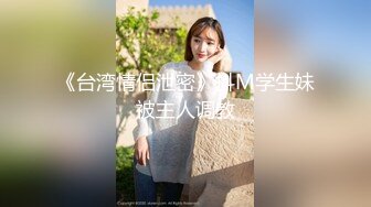 《居家摄像头破解》中年大叔先看一下小视频助助性再和美女老婆来一炮