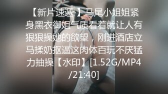 商场女厕全景偷拍红唇美少妇的极品小黑鲍