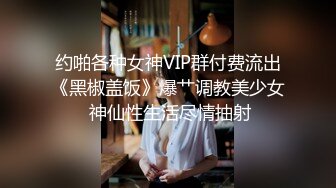 商场女厕隔板下偷拍牛仔裤美女圆鼓鼓的馒头 一条细逼缝