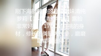 写字楼女厕偷拍红裙长发高跟美女❤️人美鲍鱼也好看